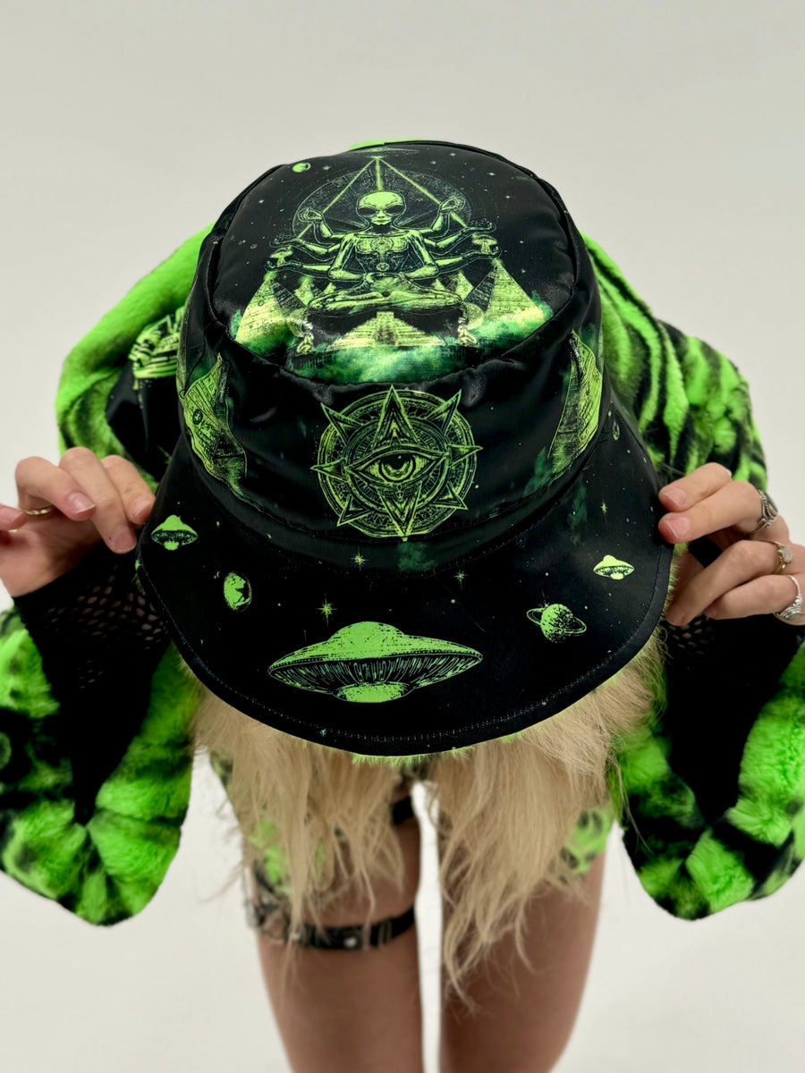 Alien Aura 🛸 Reversible Bucket Hat